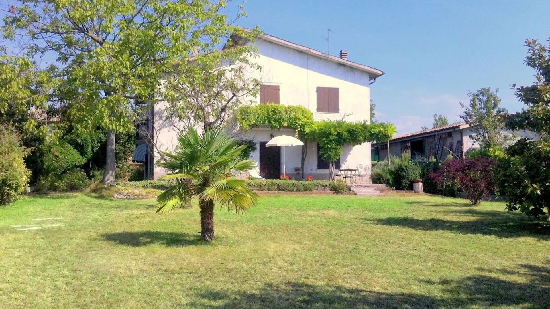 Chalet With Garden, Terrace And Barbecue Pastrengo