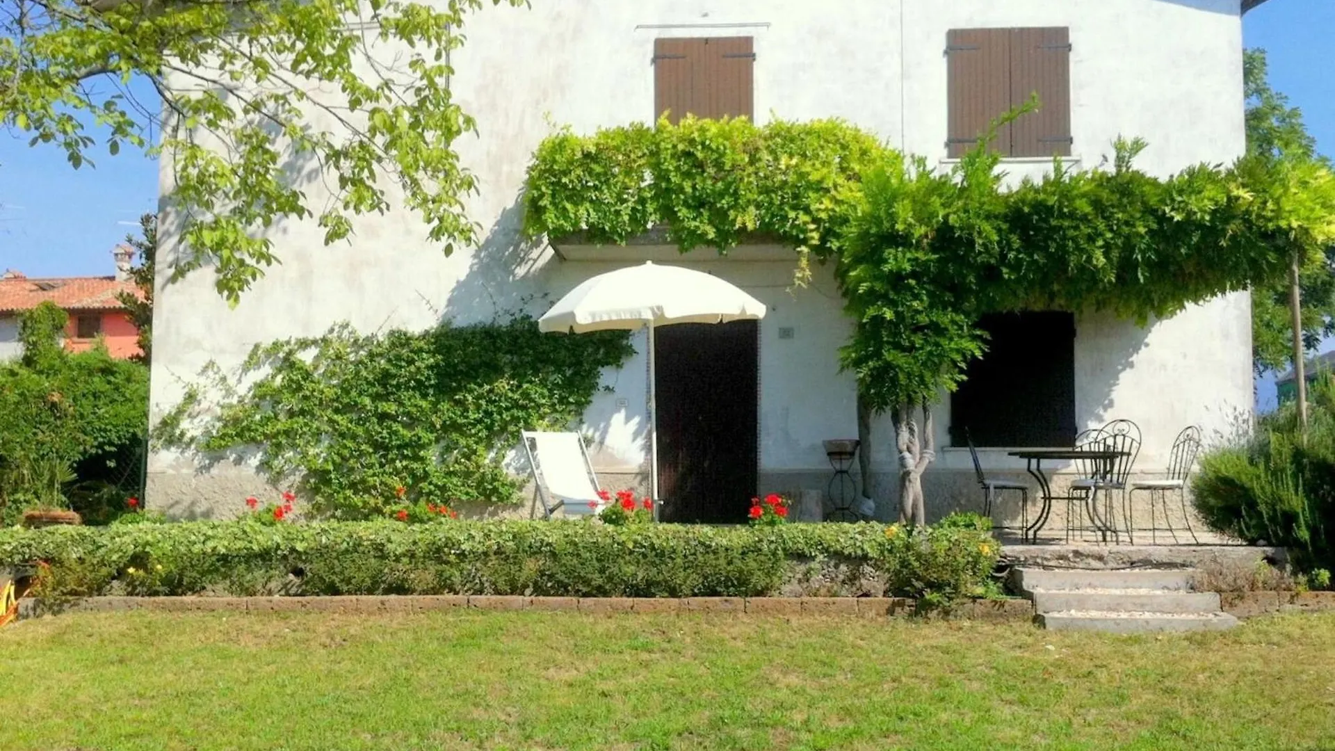Chalet With Garden, Terrace And Barbecue Pastrengo 0*,  Włochy