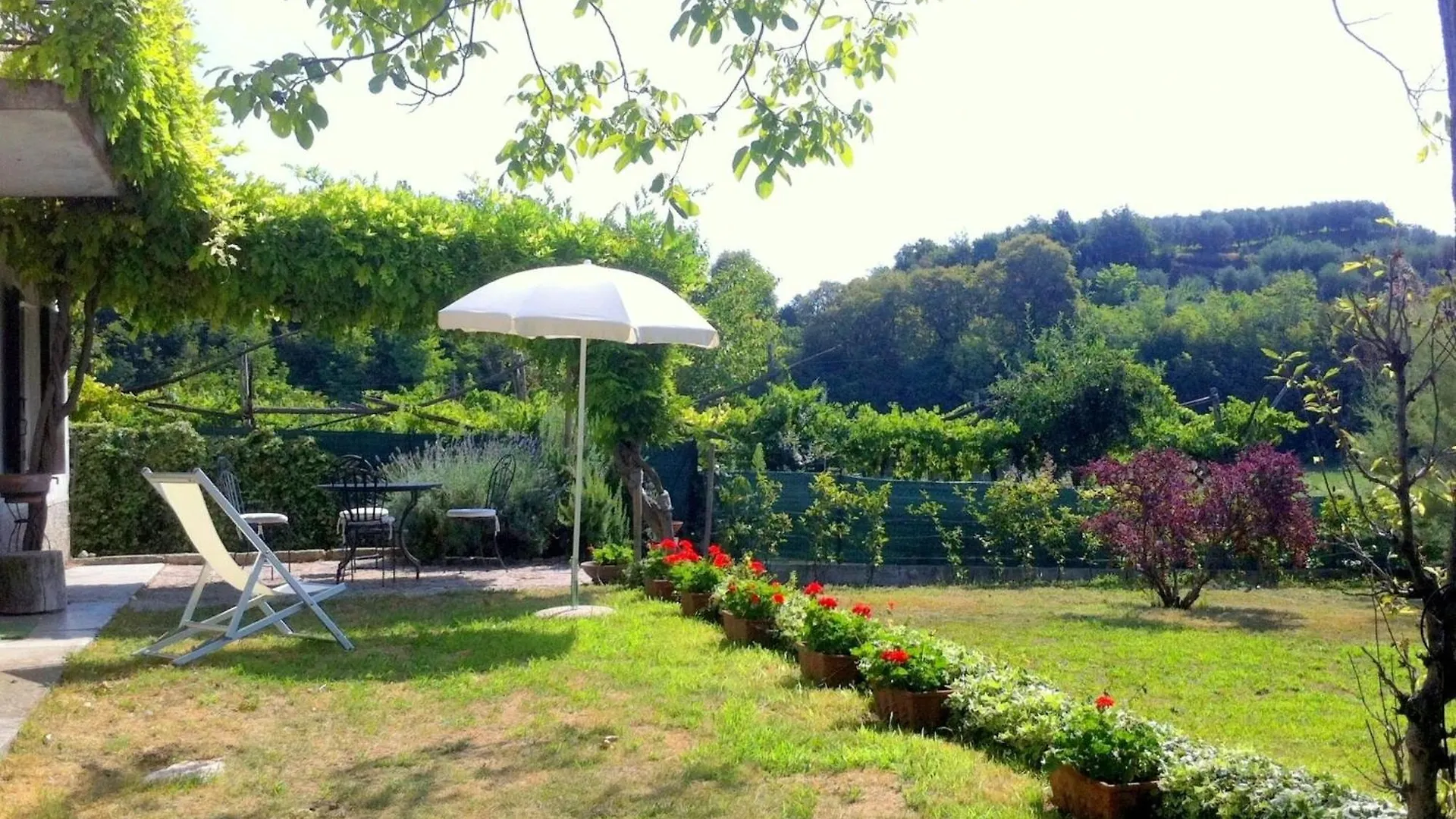 Dom wakacyjny Chalet With Garden, Terrace And Barbecue Pastrengo Włochy